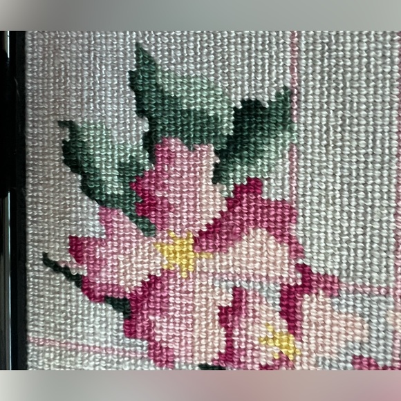 VTG floral needlepoint - Picture 4 of 5